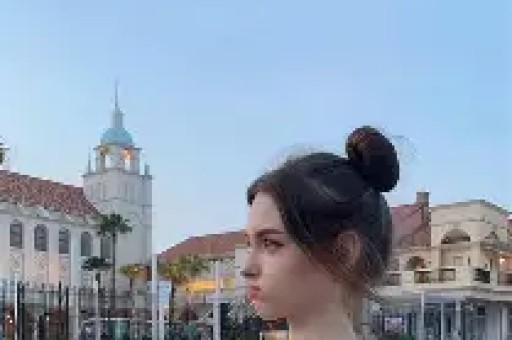 AG女粉因闪光灯事件退网：面对网络暴力的无奈